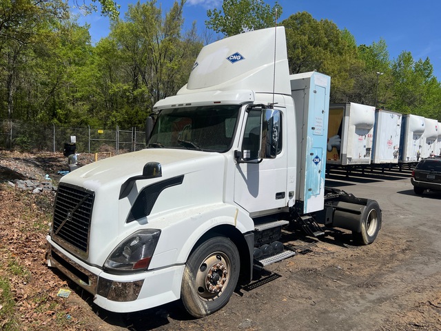 2015 Volvo VNL CNG 4x2 S/A Day Cab Truck Tractor