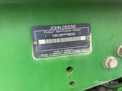 2017 John Deere 6110R Allradtraktor