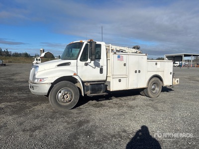 2004 International 4300 4x2 Ciężarówka serwisowa