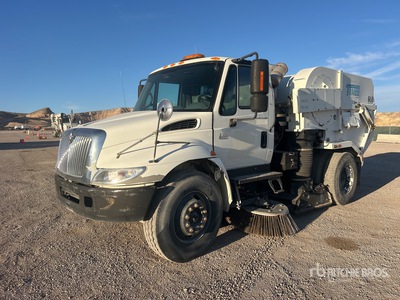 2005 Tymco 600 on 2006 International Tymco 600 Kehrmaschine