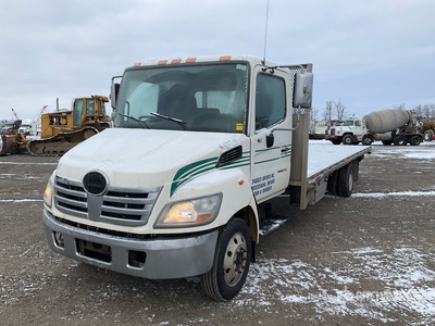 2009 Hino 185 4x2 شاحنة مسطحة