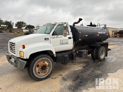 1999 Chevrolet C6500 2000 gal 4x2 Camion à eau
