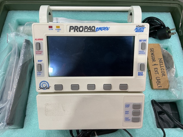 Welch Allyn Propaq 206 EMPSC Patient Vital Signs Monitor w/Storage Case