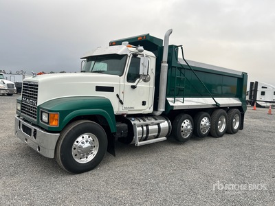 2012 Mack CHU613 10x4 Camion à benne basculante Quad/A