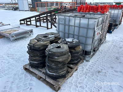 Quantity of (287) Delineator Pads 交通制御