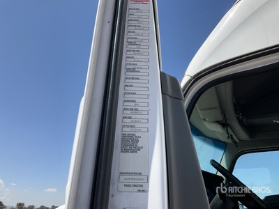 2018 Kenworth T680 6x4 Tractocamion con Dormitorio / Cabeza Tractora Cabina Dormitorio