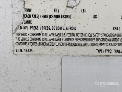 2008 Weekend Warrier 37 ft Tri/A Toy Hauler Travel Trailer