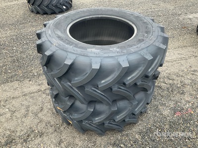 Quantity of (2) Firestone 460/70 R24 R8000UT TL 159A8159B を見 Tires (Unused)