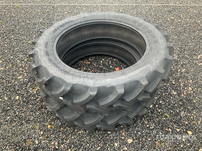 Quantity of (2) Firestone 250/85R28 PERF85 TL 112D109E を見 Tires (Unused)