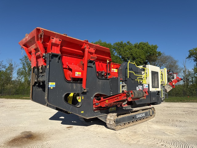 2023 Sandvik QJ241 Tracked Jaw Crushing Plant