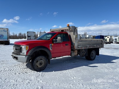 2017 Ford F-550 XL 4x4 Camion à benne basculante