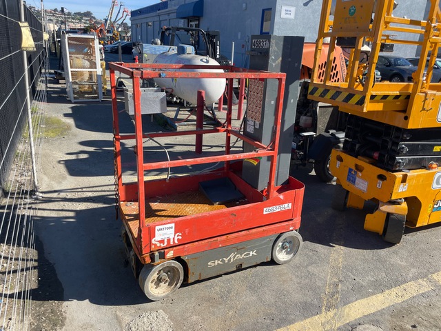 2017 Skyjack SJ16 Vertical Mast Lift (Inoperable)