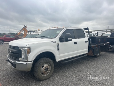 2019 Ford F-350 XL 4x4 Crew Cab Camion à Plateau