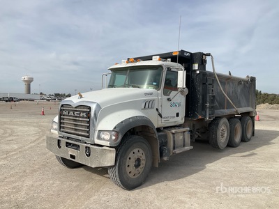 2023 Mack GR84F 8x4 Tri/A Camión dumper