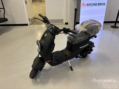 2025 GIO Supra G2000 Electric Scooter (Unused)