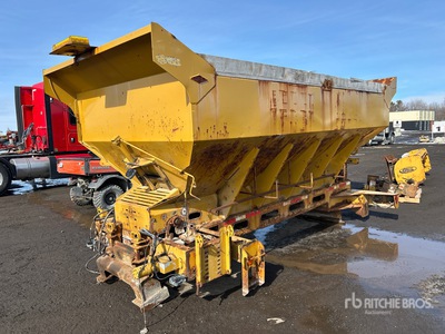 2015 Cote 14 ft Salt Spreader