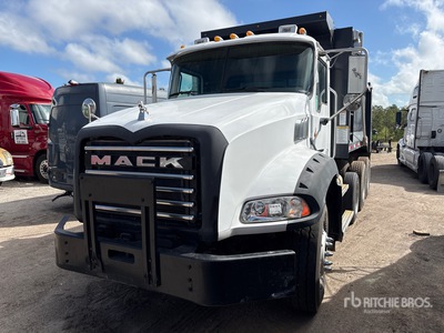2015 Mack GU713 Camion à benne basculante Tridem