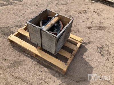 (2) Bendix 974111 Brake Shoes