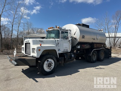 1997 E.D. Etnyre & CO CT-1040 3500 gal on 1990 Mack R686 Econodyme 6x4 Ciężarówka do dystrybucji asfaltu