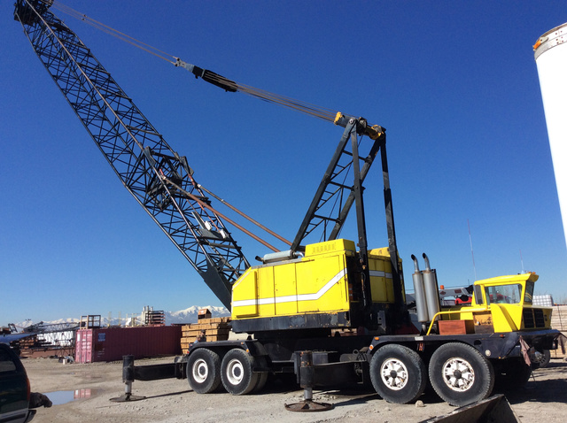 1975 American 8460 Lattice-Boom Truck Crane