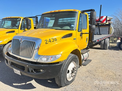 2013 International 4300 4x2 Attenuator Truck