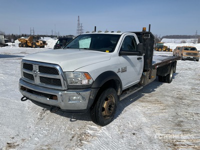 2015 Ram 5500 4x4 Ciężarówka z płaską platformą