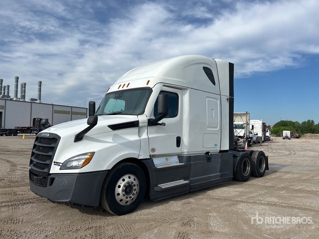 2021 Freightliner Cascadia 126 6x4 T/A Sleeper Truck Tractor