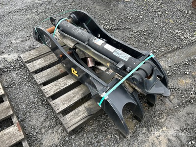 Rockland ZX135HTDRLK_01 56 in Hydraulic Excavator Thumb - Fits Hitachi ZX130/135/137 (Unused)