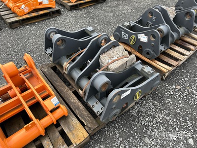 Strickland 92F0897-0913 44 in Wheel Loader Quick Coupler - Fits Hitachi ZW140/150 (Unused)