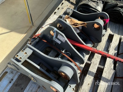 Strickland 92F0897-0913 Attache rapide pour chargeuse sur pneus (Unused)