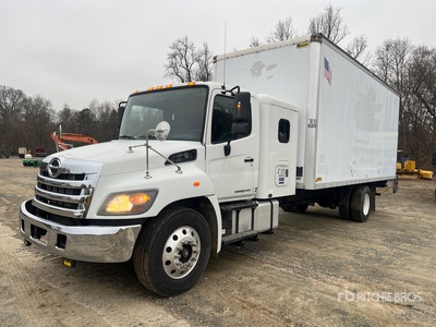 2018 Hino 268 4x2 Sleeper Furgoneta caja cerrada