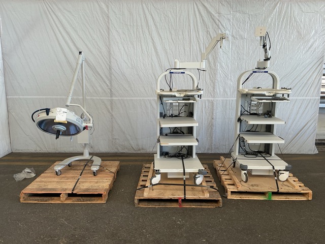 (1) Berchtold D540 Surgical Light & (2) Olympus WM-NP2 Mobile Workstations