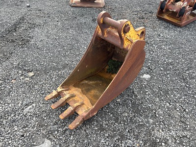 John Deere 18 in Digging Excavator Bucket