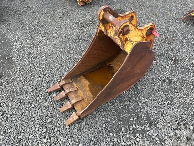 John Deere 16 in Digging Excavator Bucket