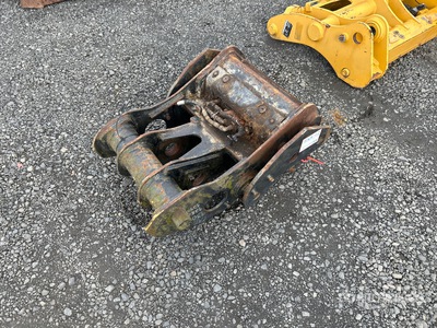 20 in Wheel Loader Quick Coupler - Fits Cat 924/928/930