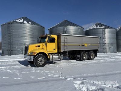 2012 Peterbilt 348 6x4 Camión de granos