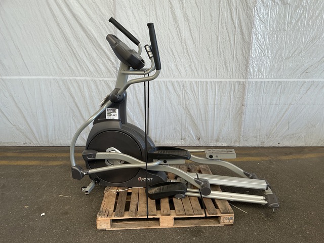 Spirit Fitness XE890 Elliptical