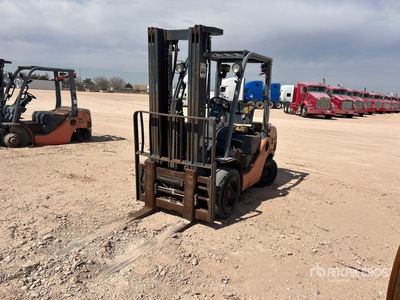 2012 Toyota 8FDU30 5750 lb Pneumatic Tire Heftruck (Inoperable)
