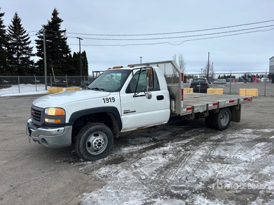 2003 GMC 3500 4x2 Ciężarówka z płaską platformą