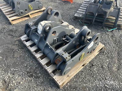 Strickland 92F0897-0913 44 in Attache rapide pour chargeuse sur pneus - Fits Hitachi ZW140/150 (Unused)