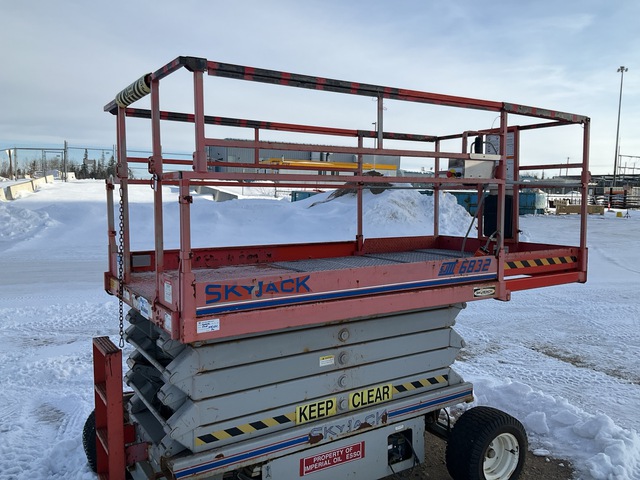 2002 Skyjack SJIII 6832 Electric Scissor Lift