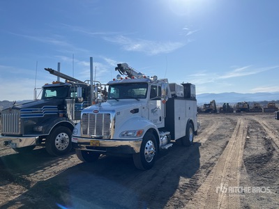 2020 Peterbilt 337 4x2 Camion de servicios