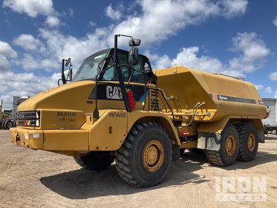 2013 Cat 725 5000 gal Articulated Water Truck