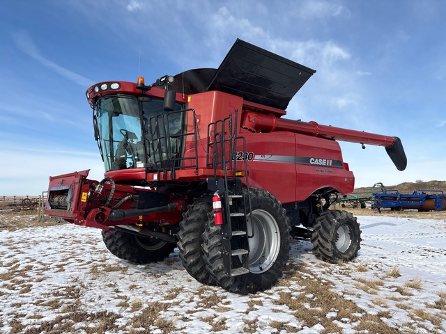 2012 Case IH 8230 Combine Harvester 2012 Case IH 8230 Combine Harvester