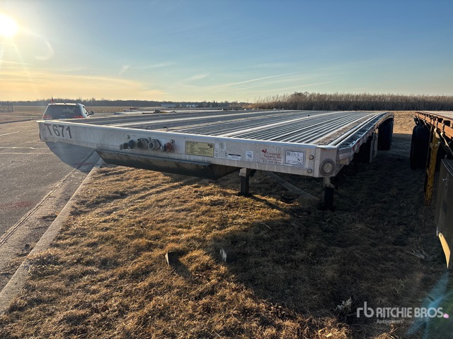 2017 Reitnouer 53 ft T/A Spread Axle Flatbed Trailer