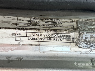 1999 Peterbilt 385 4x2 Camion remolcador