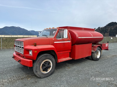 1981 Ford F-800 4x2 Tanker Truck