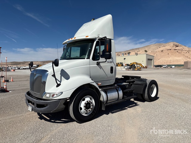 2009 International 8600 SBA 4x2 S/A Day Cab Truck Tractor