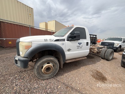 2015 Ford F-550 XL 4x2 Fahrgestell (Inoperable)