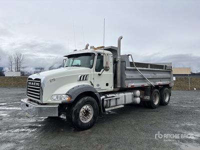 2017 Mack GU813 6x4 Camion à benne basculante D/E